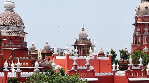 திரைப்படங்களை விமர்சனம் செய்யக்கூடாது என கோருவது பேச்சு, கருத்து சுதந்திரத்துக்கு எதிரானது: ஐகோர்ட்