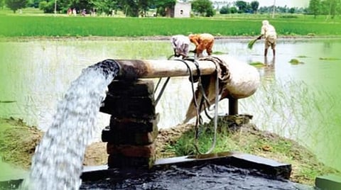 நிலத்தடி நீருக்கு வரி விதிக்கும் திட்டத்துக்கு எதிராக மாவட்ட தலைநகரங்களில் இன்று விவசாயிகள் சங்கம் போராட்டம்