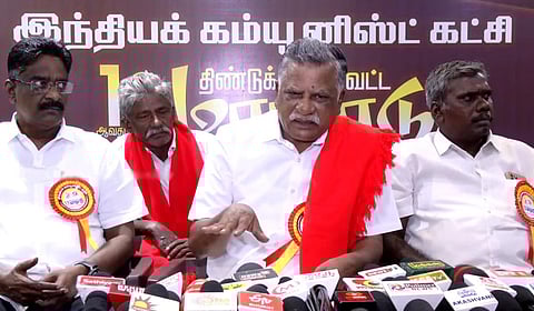 திண்டுக்கல்லில் இந்திய கம்யூனிஸ்ட் கட்சியின் மாநில செயலாளர் முத்தரசன் செய்தியாளர்களைச் சந்தித்தார்