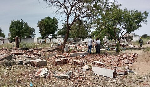 ஆய்வுகள் முறையாக மேற்கொள்ளாததே பட்டாசு ஆலை விபத்துக்கு காரணம்: எதிர்க்கட்சிகள் குற்றச்சாட்டு