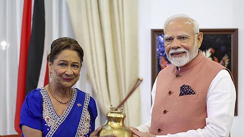 ‘மகா கும்பமேளா புனிதநீர், ராமர் கோயில் நினைவுச் சின்னம்’ - டிரினிடாட் & டொபாகோ பிரதமருக்கு மோடி பரிசு