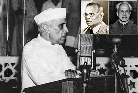 இந்திய அரசியல் நிர்ணய சபைக் கூட்டத்தில் உரையாற்றிய நேரு | உள்படங்கள்: வி.பி.மேனன், டாக்டர் எஸ்.ராதாகிருஷ்ணன்