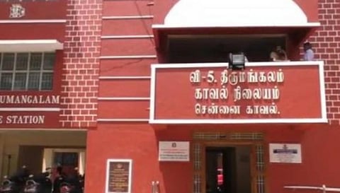 சென்னை: கடனுக்கு வட்டி செலுத்தாததால் இளைஞரை காரில் கடத்திச் சென்று தாக்கிய 4 பேர் கைது