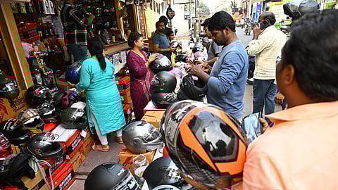 பிஐஎஸ் தரச்சான்று பெற்ற தலைக்கவசங்களை மட்டுமே பயன்படுத்த வேண்டும்: மத்திய அரசு