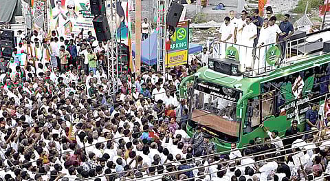 தேர்தல் பிரச்சார பயணத்தை தொடங்கினார் இபிஎஸ்: ஒரே மேடையில் பாஜக தலைவர்களும் பங்கேற்பு