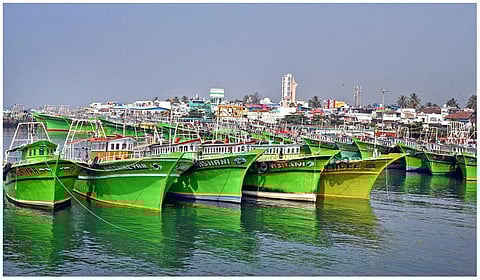 இலங்கை கடற்படையினரால் ராமேசுவரம் மீனவர்கள் விரட்டியடிப்பு