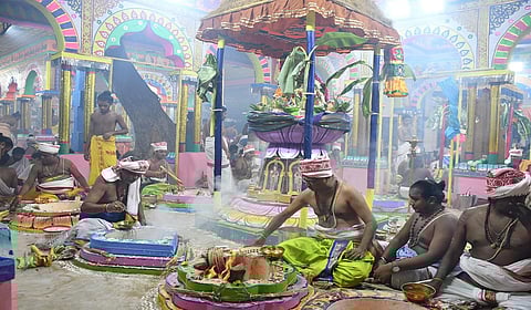 திருப்பரங்குன்றம் கோயிலில் தொடங்கிய யாகசாலை பூஜை.