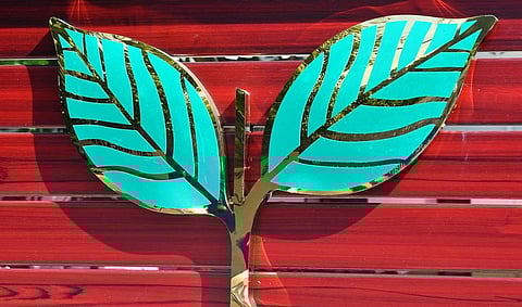 அதிமுக உள்கட்சி விவகாரம்: தேர்தல் ஆணையத்துக்கு உயர் நீதிமன்றம் கெடு - முழு விவரம்