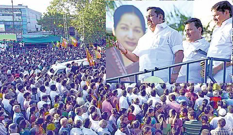 கடலூரில் நேற்று பொதுமக்களிடையே பிரச்சாரம் மேற்கொண்ட அதிமுக பொதுச் செயலாளர் பழனிசாமி. உடன், கடலூர் வடக்கு மாவட்டச் செயலாளர் எம்.சி.சம்பத்.