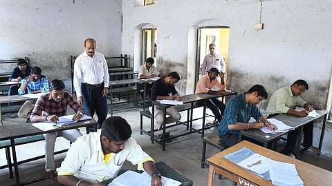 டிஎன்பிஎஸ்சி குரூப் 4 தேர்வு - பின்னுக்குத் தள்ளப்படும் நவீன அறிவு