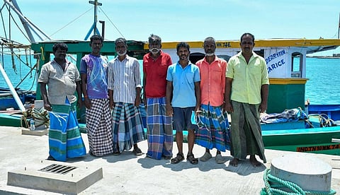 சிறைப்பிடிக்கப்பட்ட 7 தமிழக மீனவர்கள்