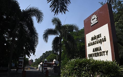 நாளை பொதுப்பிரிவு கலந்தாய்வு தொடங்க உள்ள நிலையில் 141 பொறியியல் கல்லூரிகளுக்கு அண்ணா பல்கலை. நோட்டீஸ்