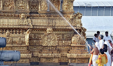 திருப்பதி ஏழுமலையான் கோயிலில் ஆழ்வார் திருமஞ்சன சேவை