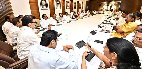 தமிழகத்தின் நிதி, மொழி, கல்வியுரிமையை நிலைநாட்ட குரல்: திமுக எம்.பிக்கள் கூட்டத்தில் தீர்மானம்!