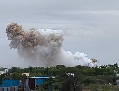 சிவகாசி அருகே பட்டாசு ஆலை வெடி விபத்தில் 2 பெண்கள் உட்பட 3 தொழிலாளர்கள் உயிரிழப்பு