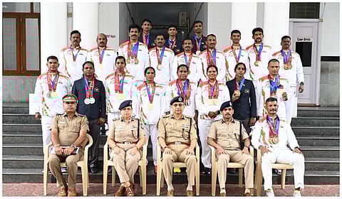 50 பதக்கங்கள் பெற்ற தமிழக காவல்துறை அணியை நேரில் அழைத்து பாராட்டிய டிஜிபி சங்கர் ஜிவால்