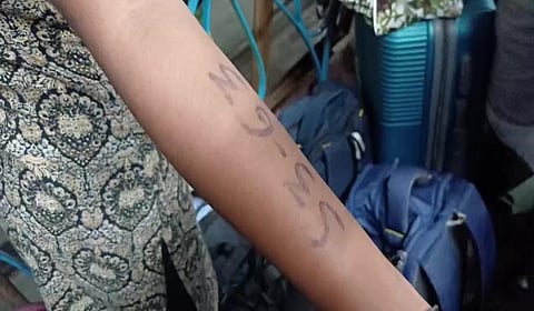 வேலை வாங்கி தருவதாக கூறி கடத்த முயன்ற 56 இளம்பெண்கள் மீட்பு; 2 பேர் கைது