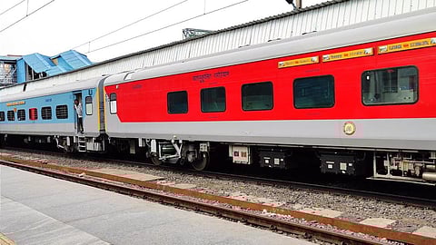 2 விரைவு ரயில்களில் கூடுதல் பெட்டிகள்