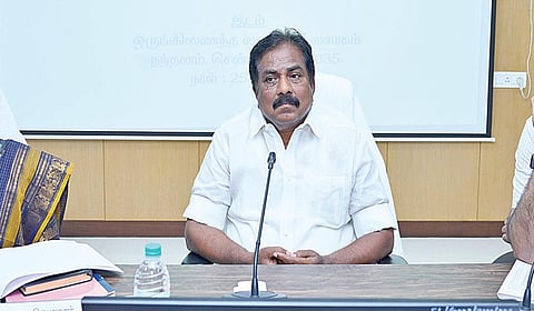 சென்னையில் நடைபெற்ற வணிகவரி இணை ஆணையர்களுக்கான பணித்திறன் ஆய்வுக் கூட்டத்தில் அமைச்சர் மூர்த்தி உள்ளிட்டோர் பங்கேற்றனர்.