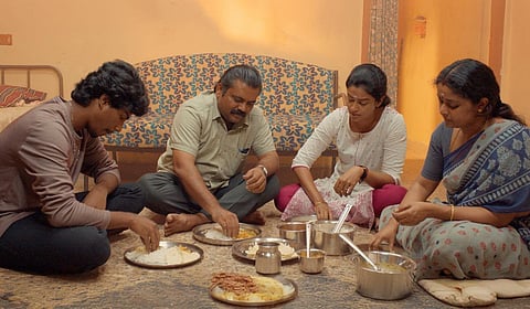 மெட்ராஸ் மேட்னி: வெள்ளித் திரையில் கொண்டாட தவறிய குறிஞ்சிப் பூ | ஓடிடி திரை அலசல்