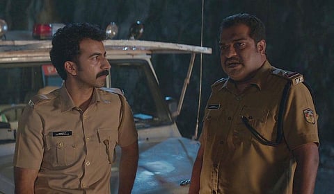 Ronth: காவல் துறை நுண்ணரசியலும், ‘நிஜ’ போலீஸாரின் வலியும் | ஓடிடி திரை அலசல்