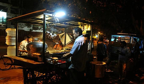 சிறிய கடைகளுக்கும் உரிமம்: கட்டாய சட்டத்தை திரும்ப பெற தலைவர்கள் வலியுறுத்தல்