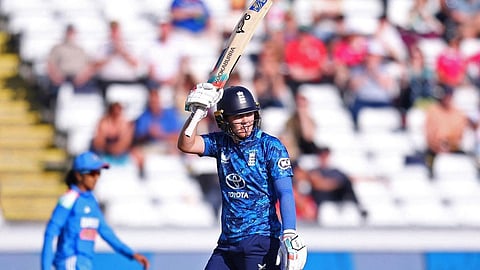 மகளிர் ஒருநாள் கிரிக்கெட் தரவரிசை: ஸ்மிருதி மந்தனாவை பின்னுக்கு தள்ளி முதலிடம் பிடித்தார் ஸ்கைவர் பிரண்ட்