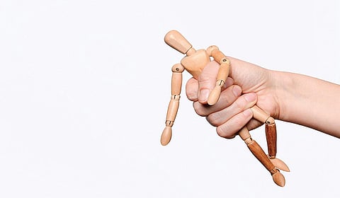 சுயமோகிகள் தாக்கத்திலிருந்து விடுபட…