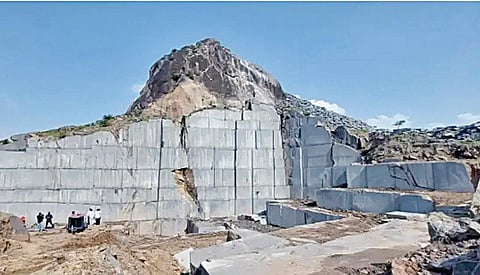 ஆந்திராவில் விபத்து நடந்த கிரானைட் குவாரி.