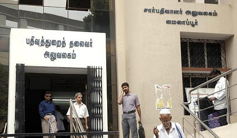 ரூ.20,000-க்கும் மேல் ரொக்கப் பரிமாற்றம் நடக்கும் சொத்து பதிவு குறித்து வருமானவரித் துறைக்கு தகவல் தெரிவிப்பது கட்டாயம்