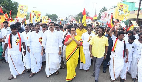 தேமுதிக பொதுச் செயலர் பிரேமலதா தலைமையில் திருத்தணியில் நடைபயணம்