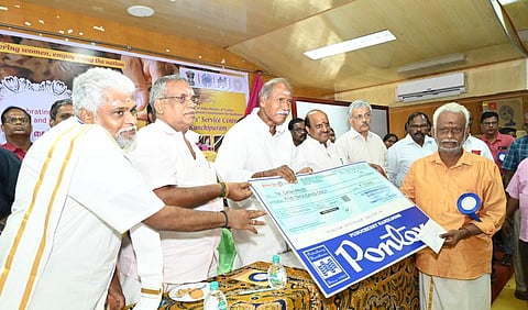 புதுவையில் நெசவுக் கூலி அகவிலைப்படியில் கூடுதலாக 20% உயர்வு: முதல்வர் ரங்கசாமி