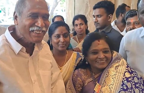 திமுக ஆட்சியை விமர்சிக்க திருமாவளவன் தயக்கம்: தமிழிசை கருத்து