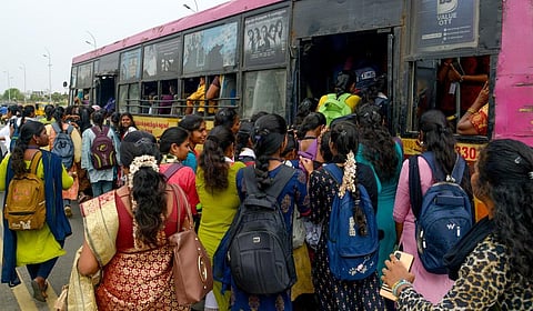 இலவசப் பேருந்துப் பயணம் மேம்படுத்தப்பட வேண்டும்!