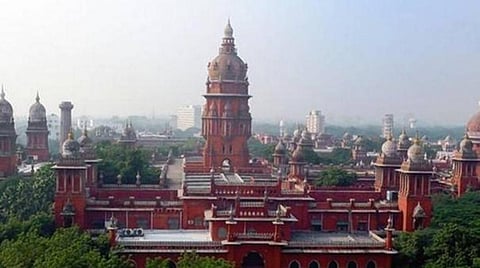 தமிழகத்தில் ஐஏஎஸ் அதிகாரிகள் ஓர் இணை அரசாங்கத்தை நடத்துவதாக ஐகோர்ட் கண்டனம்