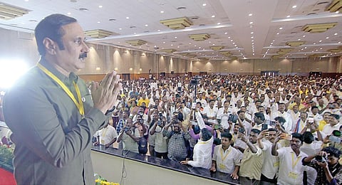 தேர்தலில் திமுகவை வீழ்த்த உறுதியேற்பு: பாமக தலைவராக அன்புமணியே நீடிப்பார் என பொதுக்குழு தீர்மானம்