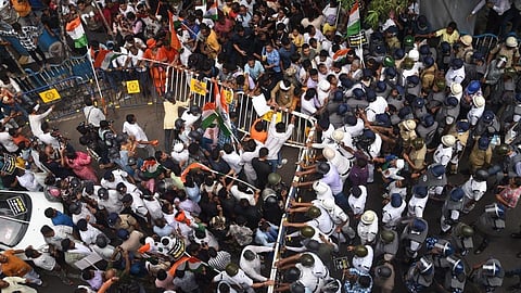 பெண் மருத்துவர் கொலையை கண்டித்து கொல்கத்தாவில் பெரும் ஆர்ப்பாட்டம்