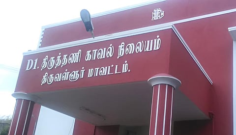 திருத்தணியில் நாட்டு வெடிகுண்டு வீசி இளைஞரை கொல்ல முயற்சி!