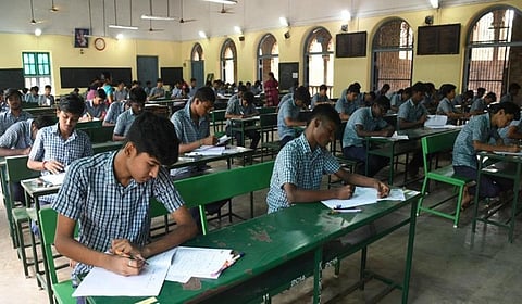 பிளஸ் 1 பொதுத் தேர்வு ரத்து - அரியருடன் பிளஸ் 2 பயிலும் 20,000 மாணவர்களின் நிலை என்ன?