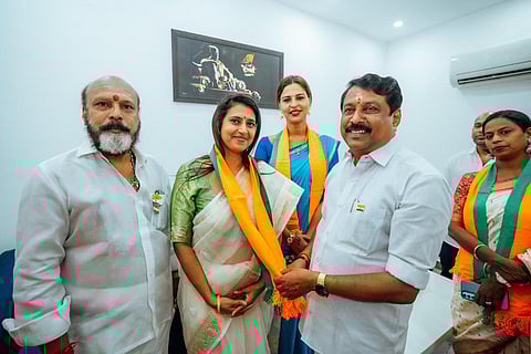 பாஜகவில் இணைந்தார் நடிகை கஸ்தூரி