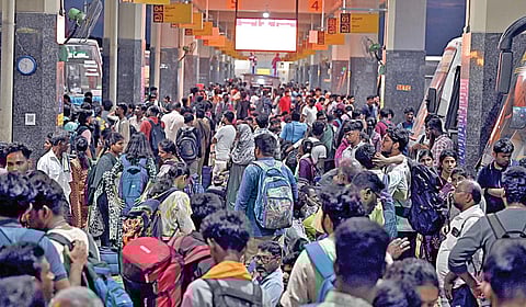 தொடர் விடுமுறைக்காக சென்னையிலிருந்து 3 லட்சம் பேர் சொந்த ஊர் பயணம்