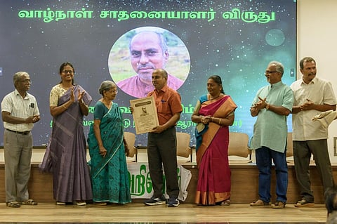சூழல் அறிவோம்: பேராசிரியர் நரசிம்மனுக்கு வாழ்நாள் சாதனையாளர் விருது