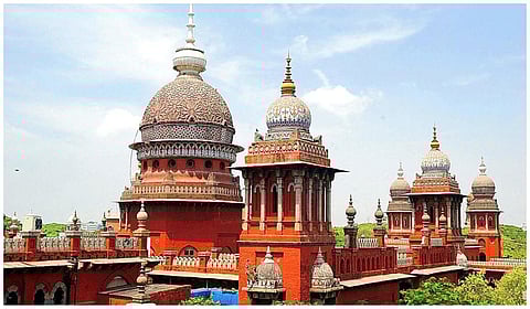 பெண்களின் அந்தரங்க வீடியோக்கள் பதிவேற்றம் செய்வதை தடுப்பது குறித்து பரிசீலிக்க டிஜிபி-க்கு ஐகோர்ட் உத்தரவு