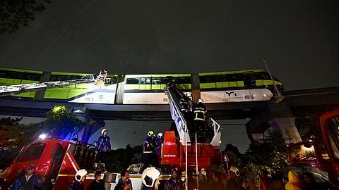 மின் தடை காரணமாக நடுவழியில் நின்ற மோனோரயில்: 400+ பயணிகள் மீட்பு | மும்பை மழை