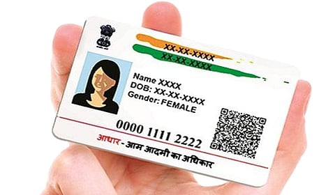 2 பேருக்கு ஒரே ஆதார் எண் வழங்கியதால் 8 ஆண்டாக போராடும் மாணவி!