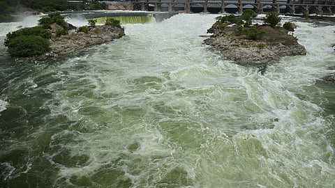 மேட்டூர் நீர்மட்டம் 5 நாளாக முழு கொள்ளளவில் நீடிப்பு