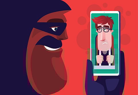 ஓய்வுபெற்ற அஞ்சல் நிலைய அதிகாரியிடம் நூதன முறையில் ரூ.13.50 லட்சம் மோசடி