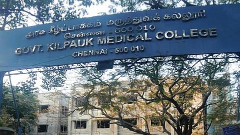 ஆவடியில் அரசு மருத்துவரின் கார் மோதி தம்பதி உயிரிழப்பு