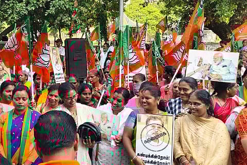 பிஹார் பேரணியில் பிரதமர் மோடியின் தாயார் குறித்து அவதூறு: தமிழக பாஜக ஆர்ப்பாட்டம்