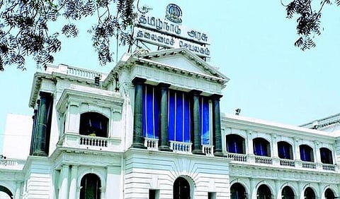 அரசு ஊழியர்களை ஓய்வு பெறும் நாளில் பணிநீக்கம் செய்ய கூடாது - அரசாணை சொல்வது என்ன?